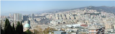  Panorama dalla Facoltà di Ingegneria: il centro di Genova e la stazione di Genova Brignole - Genova - 2005 - Paesi - Foto varie - Voto: Non  - Last Visit: 13/4/2024 19.55.49 