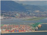  Porto containers di Genova Voltri e Aeroporto - Genova - 2004 - Paesi - Foto varie - Voto: 4    - Last Visit: 25/5/2024 11.23.36 