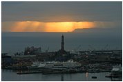  Raggi di sole al tramonto su lanterna e porto - Genova - 2004 - Panorami - Foto varie - Voto: Non  - Last Visit: 25/5/2024 8.31.12 