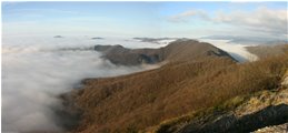  Panorama con  nebbia dal Monte Maggio - Savignone - 2006 - Panorami - Inverno - Voto: 9,57 - Last Visit: 13/4/2024 16.51.9 